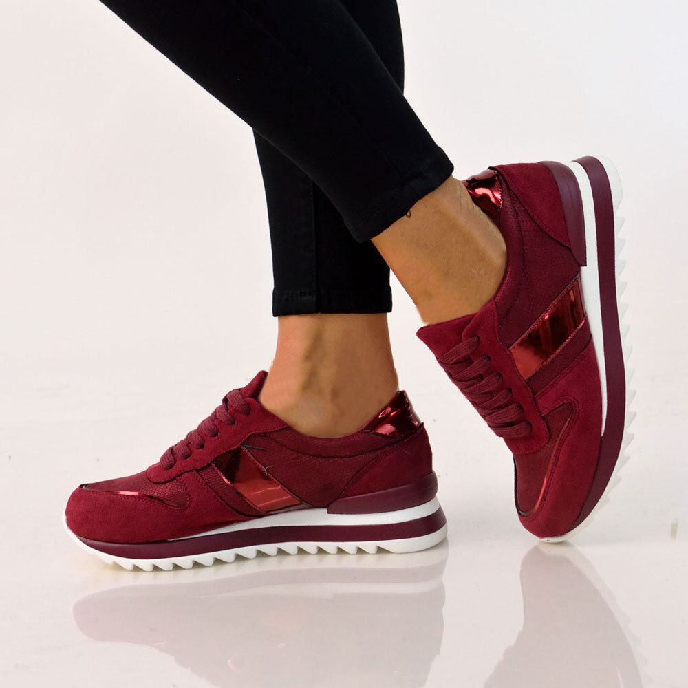 Sneakers suede