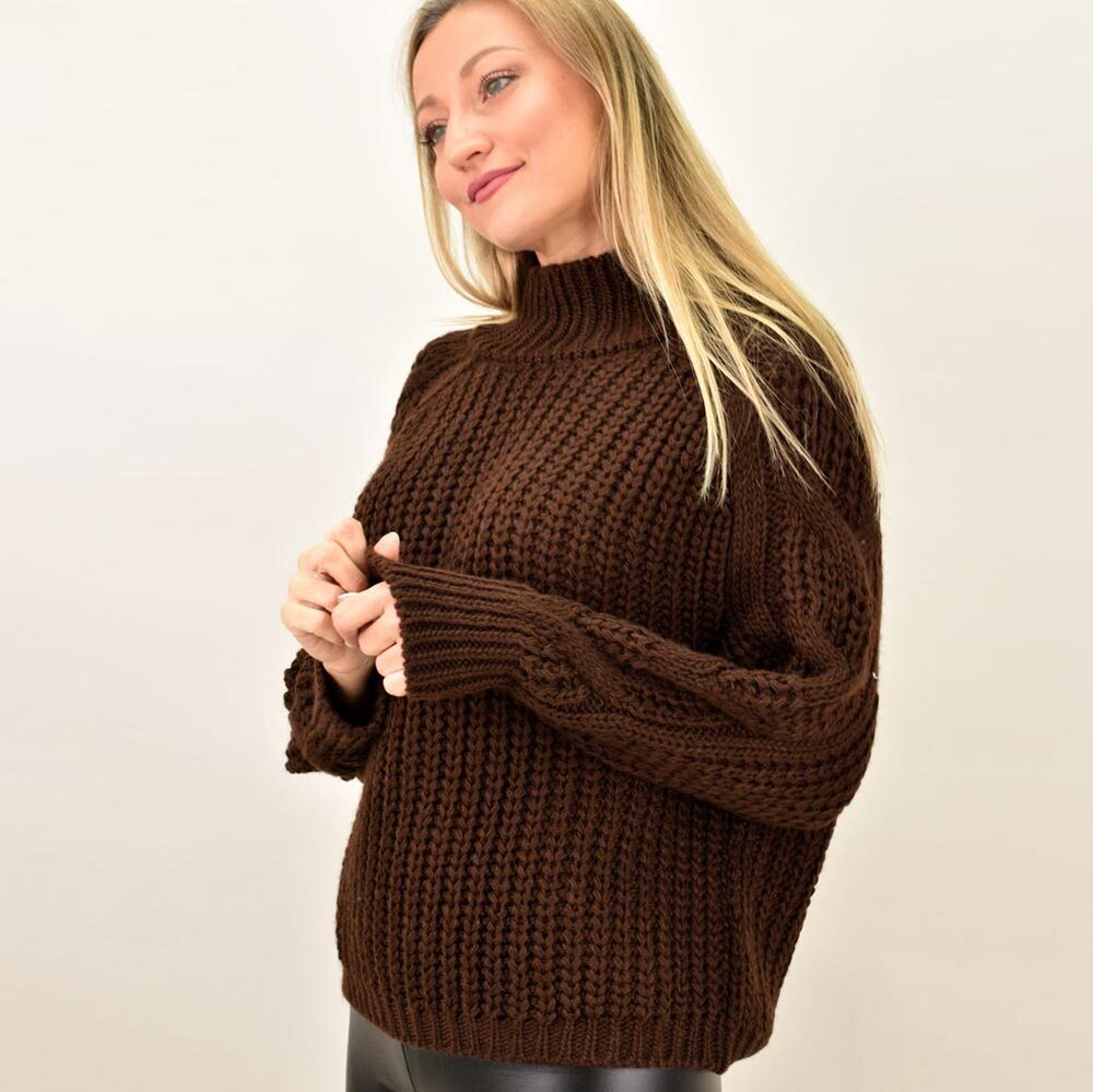 Γυναικέιο πουλόβερ με σχέδιο πλεξούδα στο μανίκι
