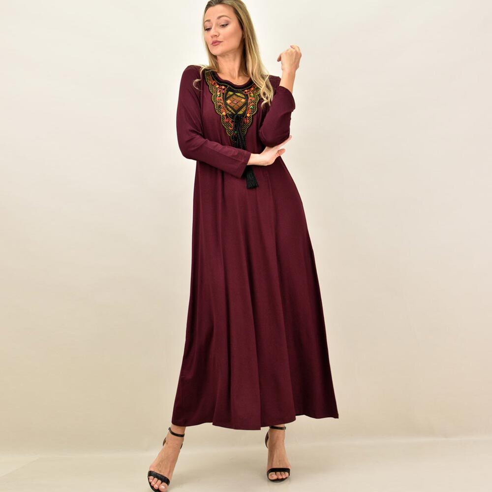 Γυναικείο maxi φόρεμα με κεντητές λεπτομέρειες σε μεγάλα μεγέθη