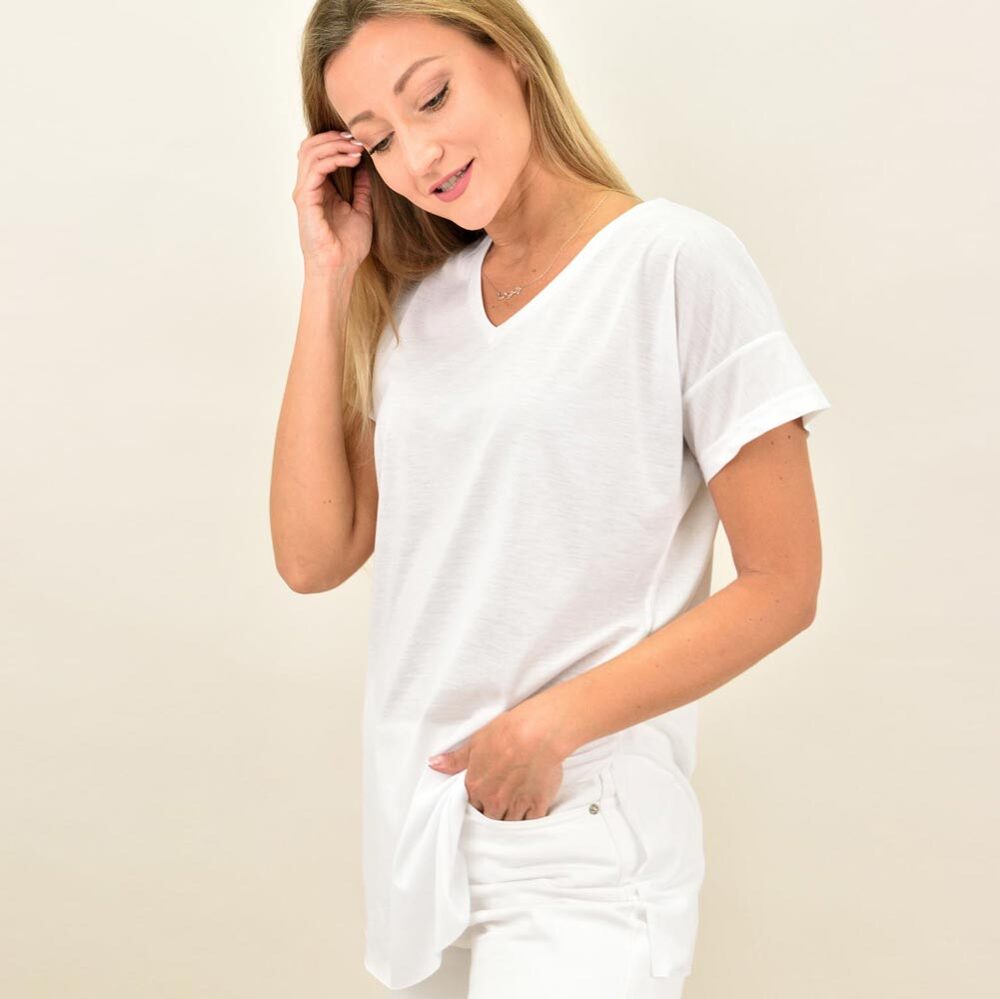 Γυναικεία μπλούζα μονόχρωμη με V λαιμόκοψη και ανοίγματα